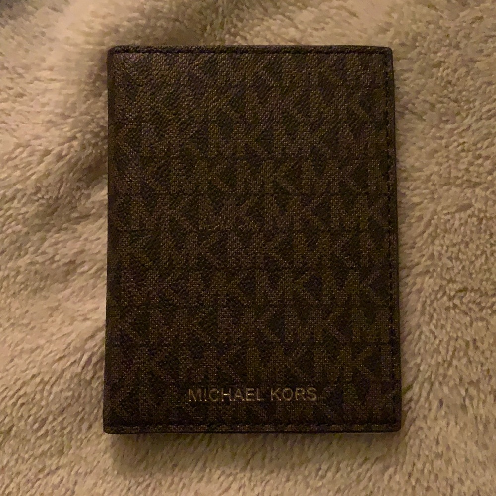 Michael Kors Jet Set passport wallet